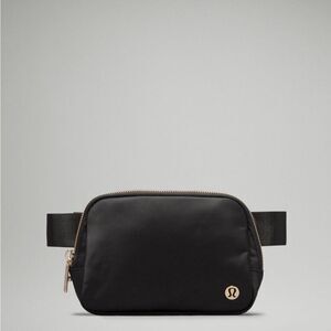 EUC Lululemon Everywhere Belt Bag in Black & Gold Metal Hardware Extended Strap